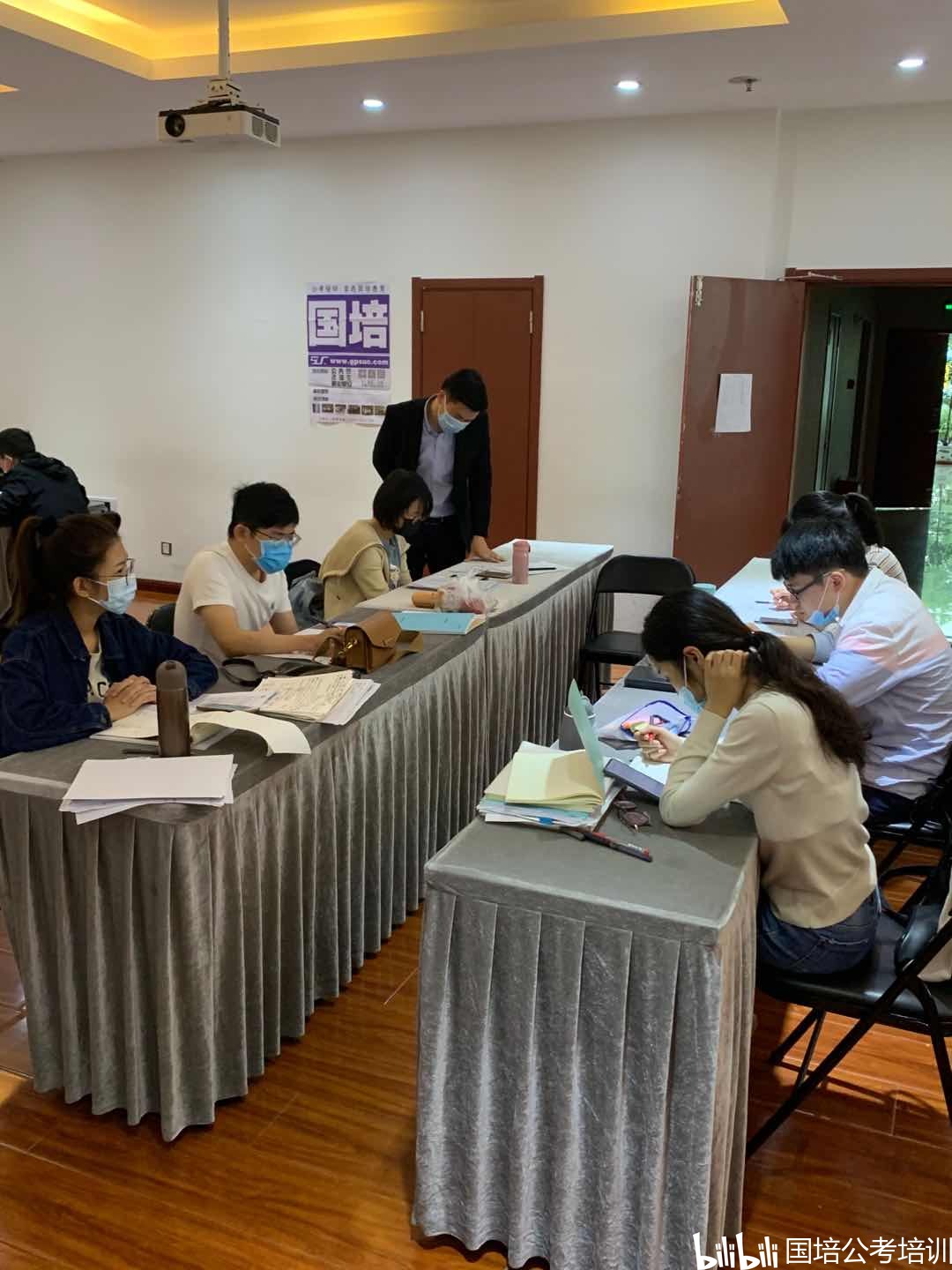引導青年樹立正確婚戀觀，提升婚姻介紹服務質量——2022安徽蕪湖公務員面試熱點解析